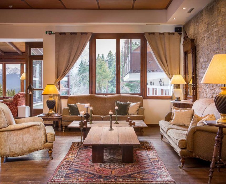 Country Club Hotel & Suites, Bar - Lounge Café