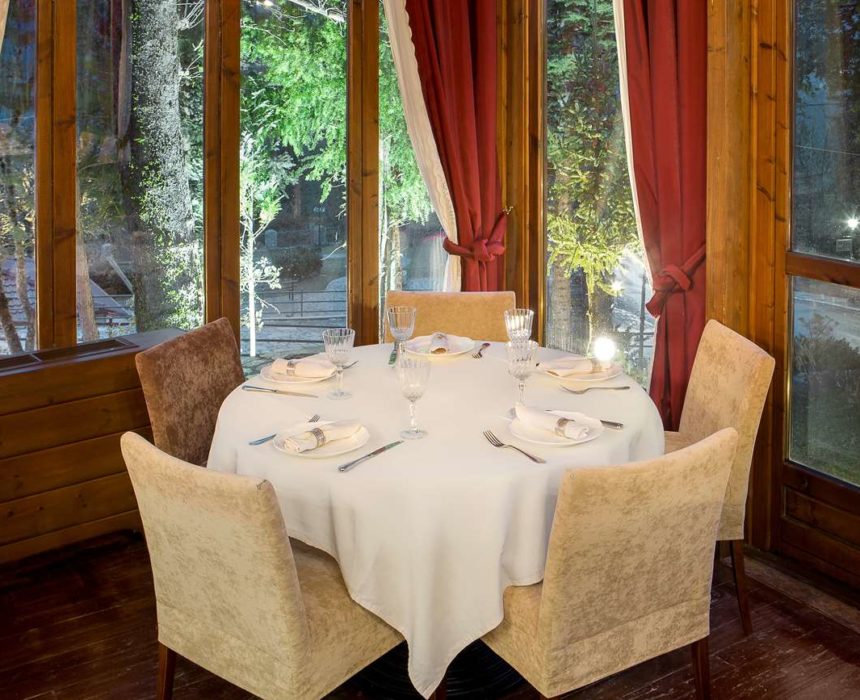 Country Club Hotel & Suites, Restaurant