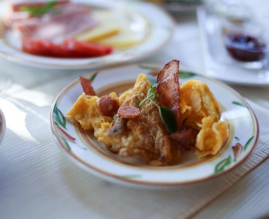 Country Club Hotel & Suites, Restaurant