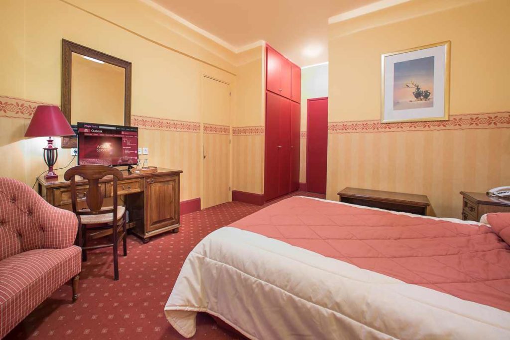 Country Club Hotel and Suites, Δίκλινο Δωμάτιο