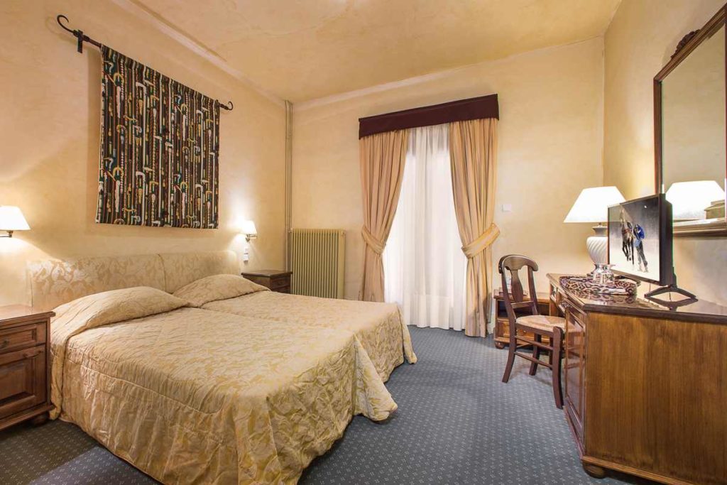 Country Club Hotel and Suites, Δίκλινο Δωμάτιο