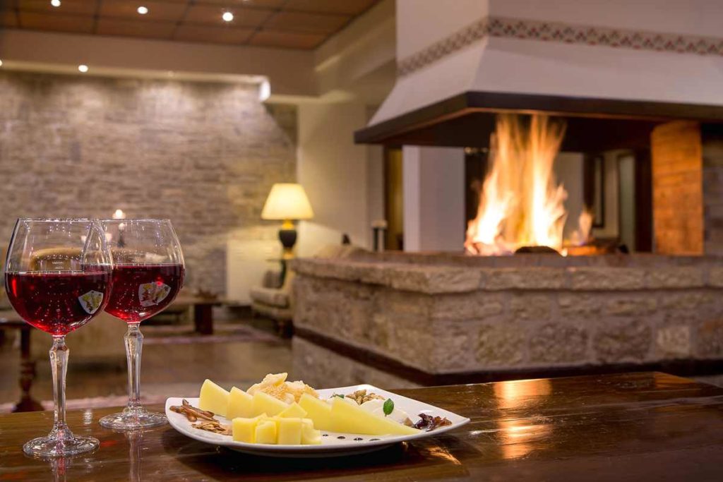 Country Club Hotel and Suites, Lounge