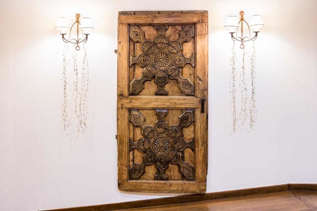 Country Club Hotel and Suites, Lounge