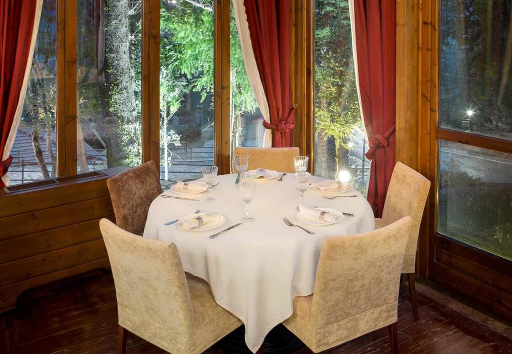 Country Club Hotel and Suites, Εστιατόριο