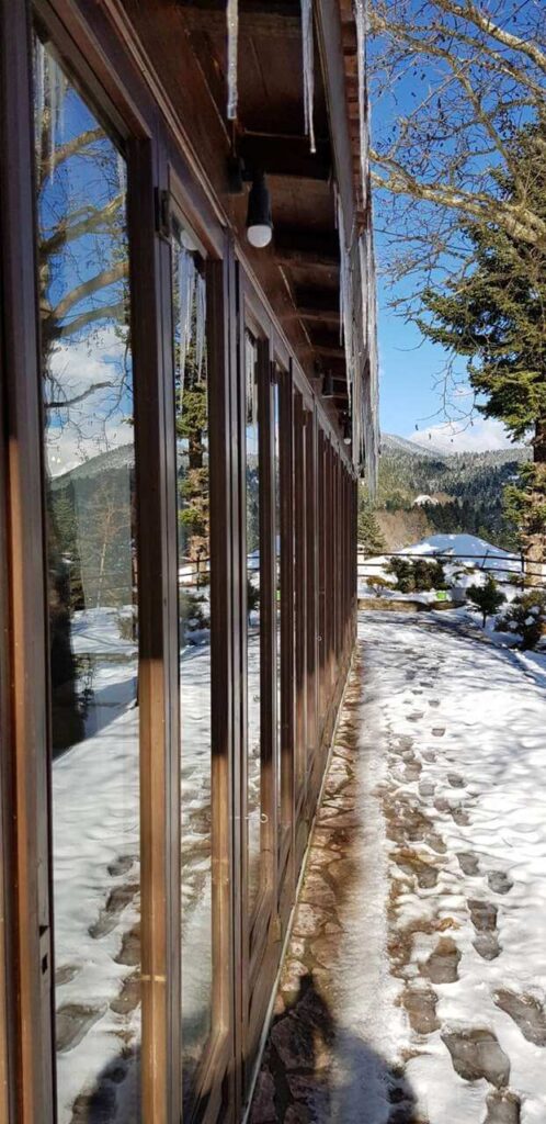 Across Hotels & Resorts -Country Club Hotel & Suites - Mikro Chorio-Karpenisi - Winter