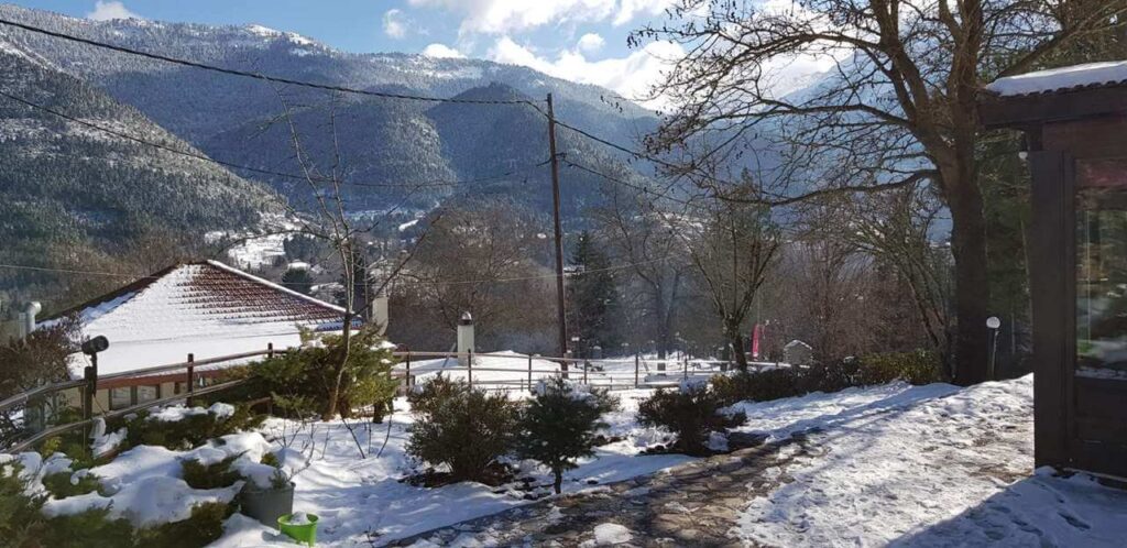 Across Hotels & Resorts -Country Club Hotel & Suites - Mikro Chorio-Karpenisi - Winter