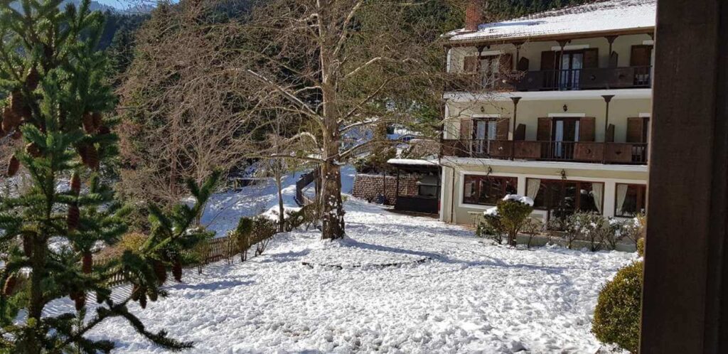 Across Hotels & Resorts -Country Club Hotel & Suites - Mikro Chorio-Karpenisi - Winter