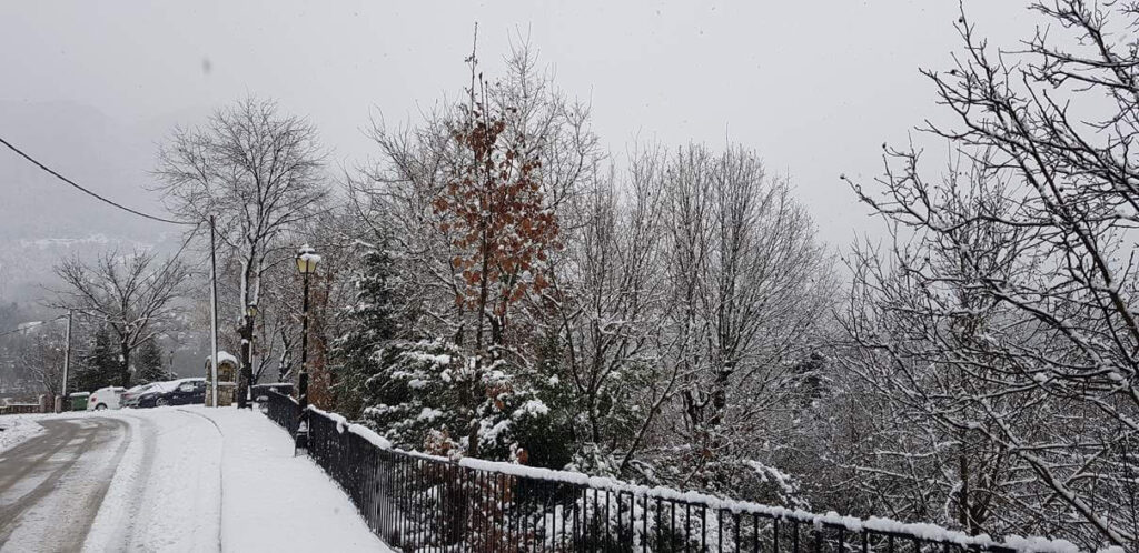 Across Hotels & Resorts -Country Club Hotel & Suites - Mikro Chorio-Karpenisi - Winter