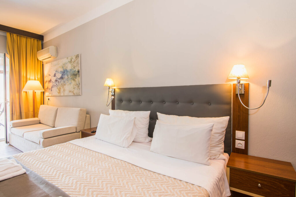 Junior Suite Pool View room (5)